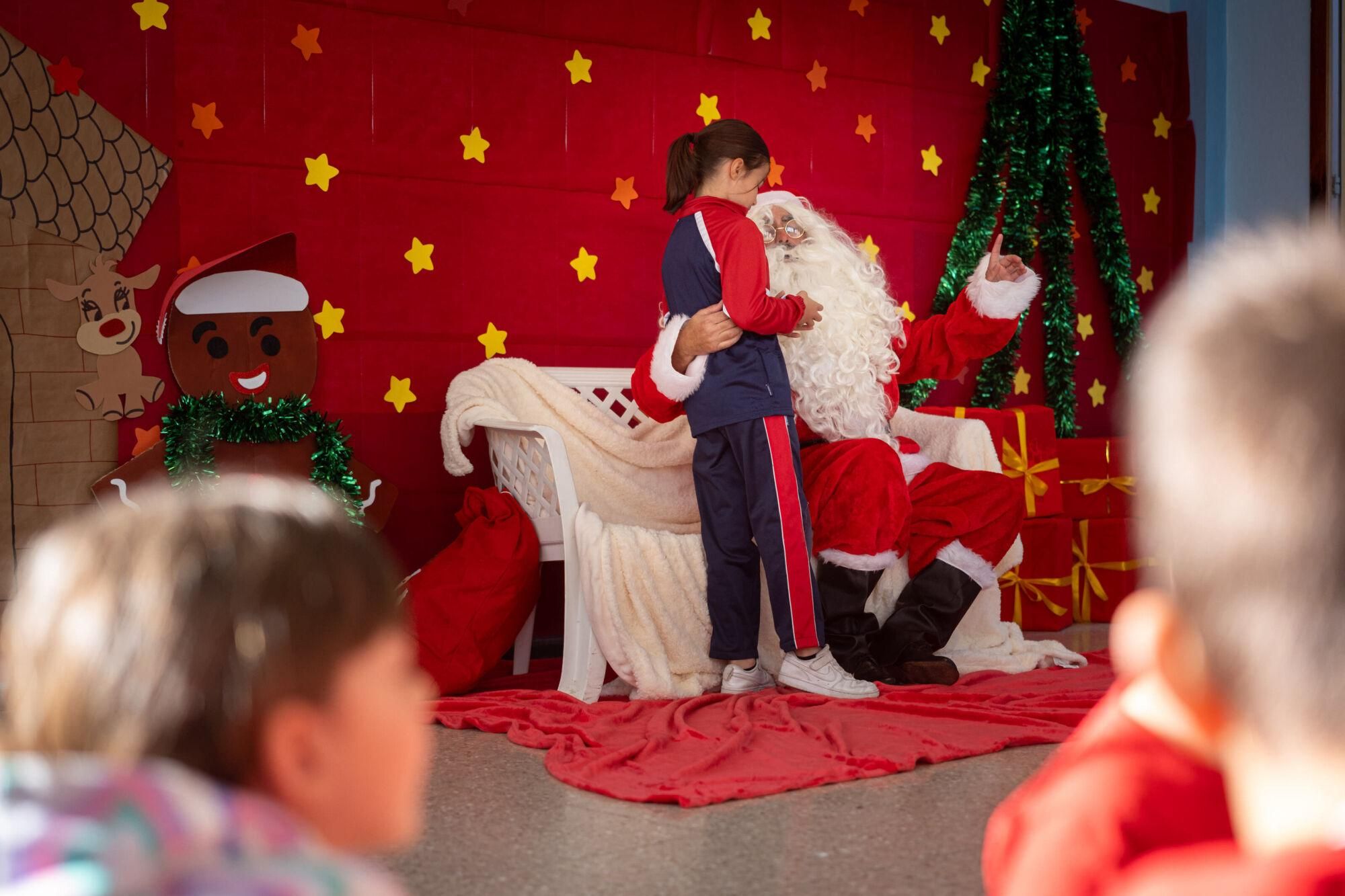 Fiesta de Navidad en el colegio Santa Cruz de California