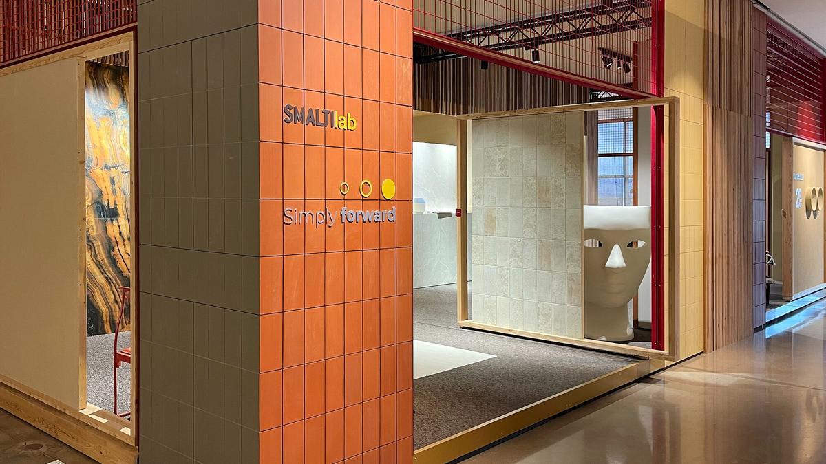 Uno de los rincones de la exposición de Smalticeram, en su sede de Onda.