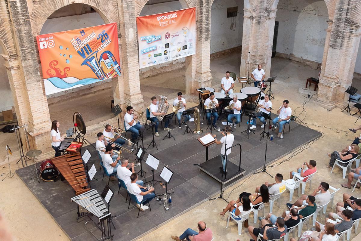 El claustro renacentista de llombai acoge los diferentes conciertos gratuitos.