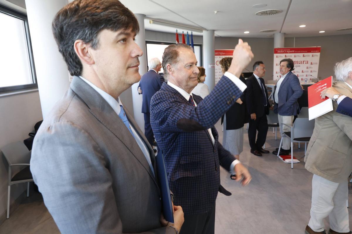 Inicio del plenario de la Cámara de Comercio de Gijón en donde se elegirá a Félix Baragaño como presidente.
