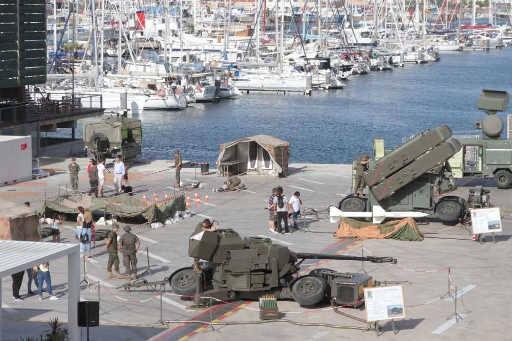 Puertas abiertas del buque Infanta Elena y exposiciones por el Día de las FF AA en Cartagena