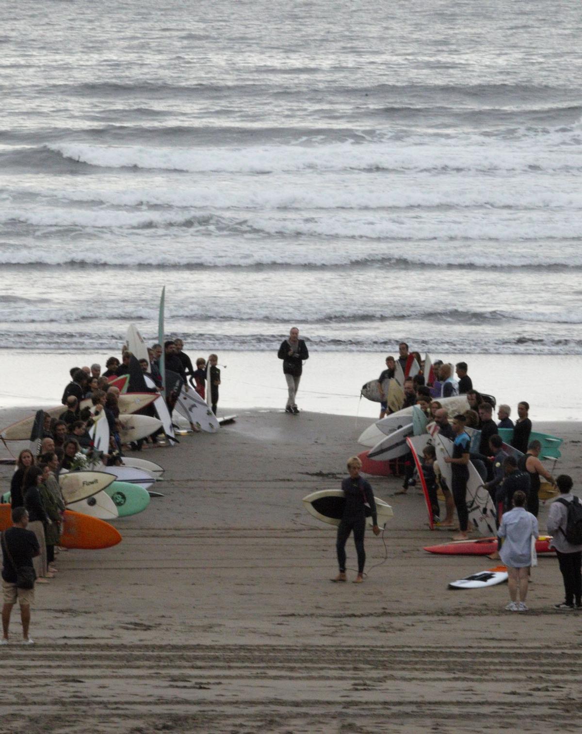 Sal y arena, un funeral en el mar por Jacobo