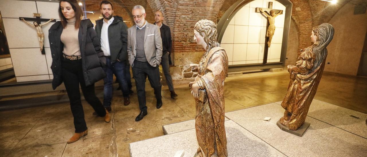 Autoridades visitan el Museo de Cáceres tras el anuncio del Ministerio de Cultura de la obra para rehabilitar el edificio tras 27 años.