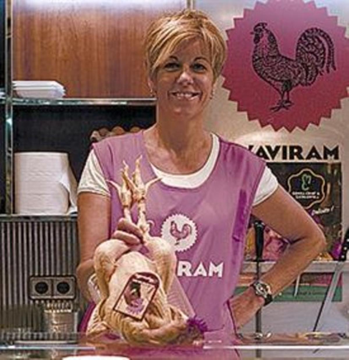 Mercè Morros mostra l’ingredient essencial del plat.