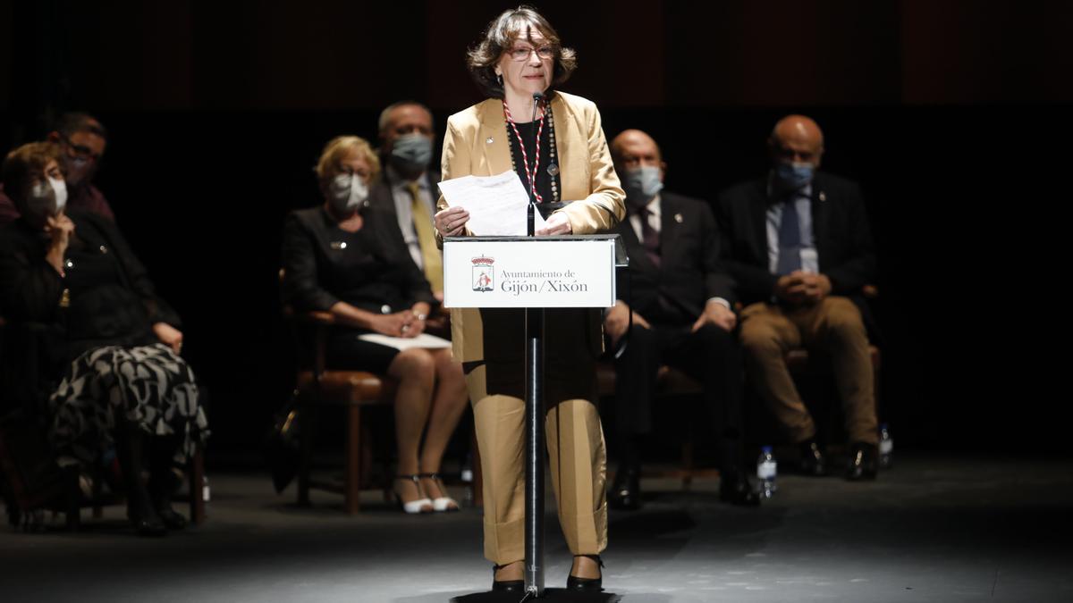 Entrega de honores y distinciones de Gijón en el teatro Jovellanos