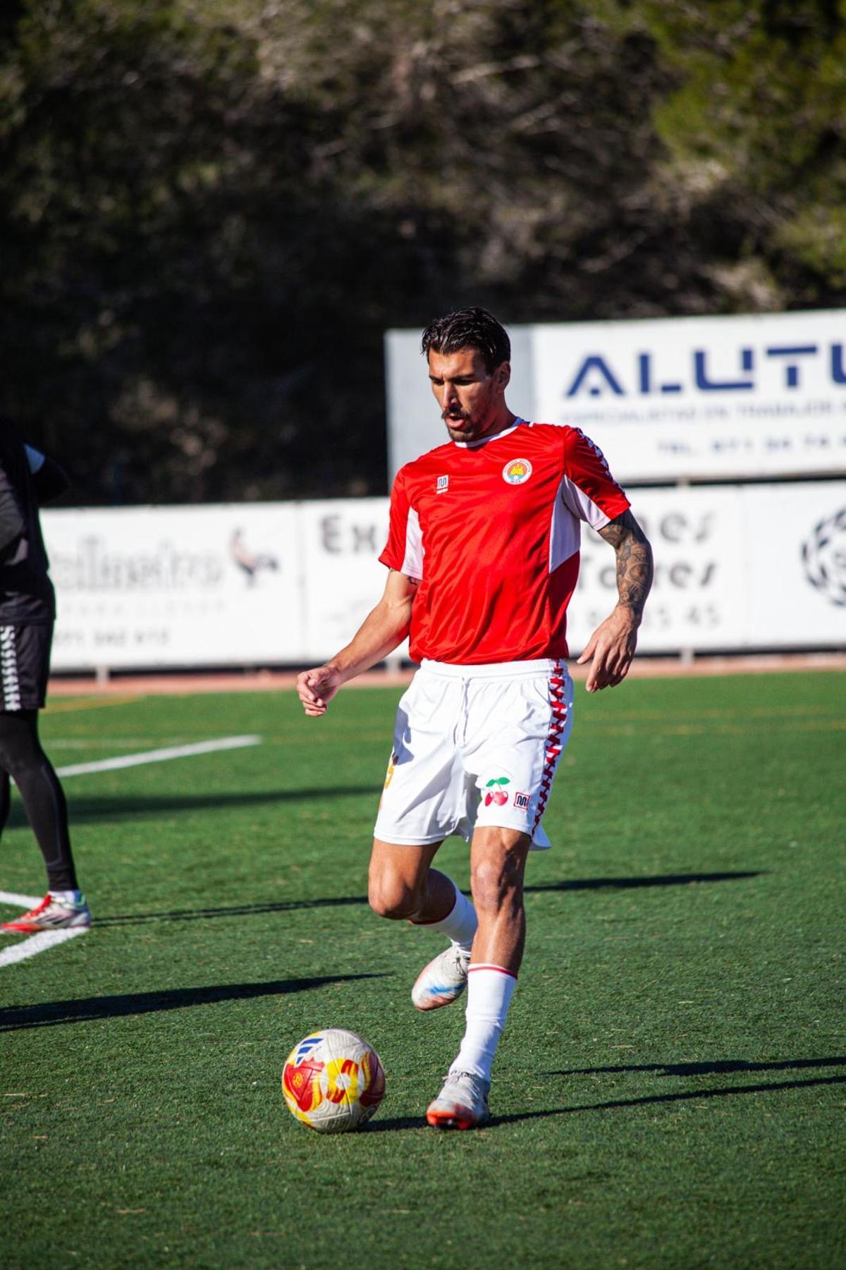 Diego Jiménez durante  un partido de la SD Ibiza.