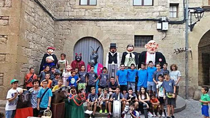 Neix una colla gegantera d&#039;infants que participa a les festes dels barris solsonins