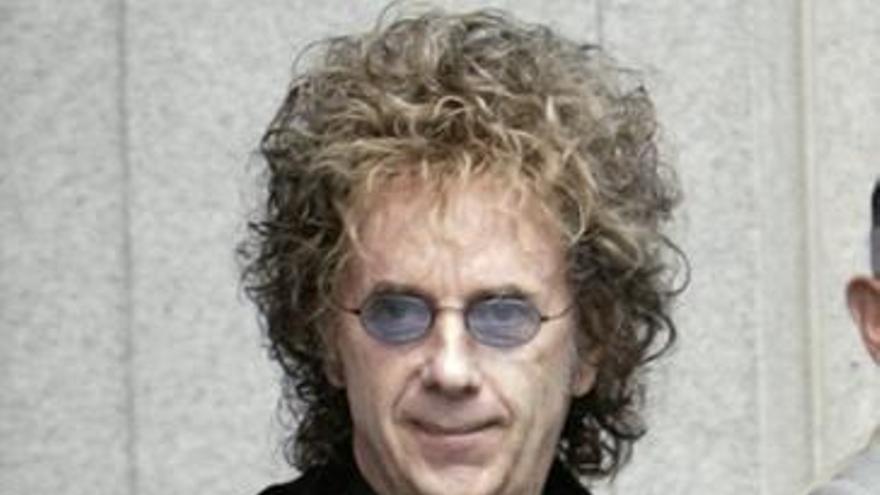 Phil Spector, antes de entrar 
su juicio por asesinato 
en 2007.  BRENDAN MCDERMID (efe)