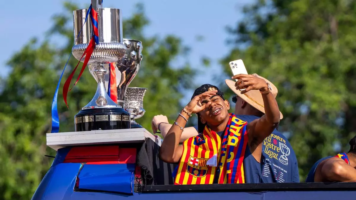 Locura por el Barça campeón en las calles de Barcelona