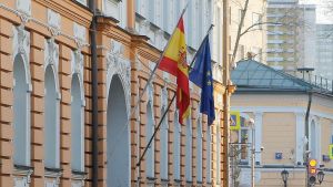 D’ajuda psicològica a repatriacions: les ambaixades espanyoles reforcen l’assistència a maltractades