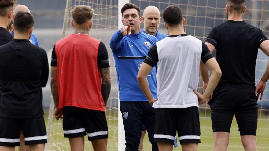 El preparador blanquiazul ha disputado ocho jornadas al frente del primer equipo y ya piensa en la próxima temporada.