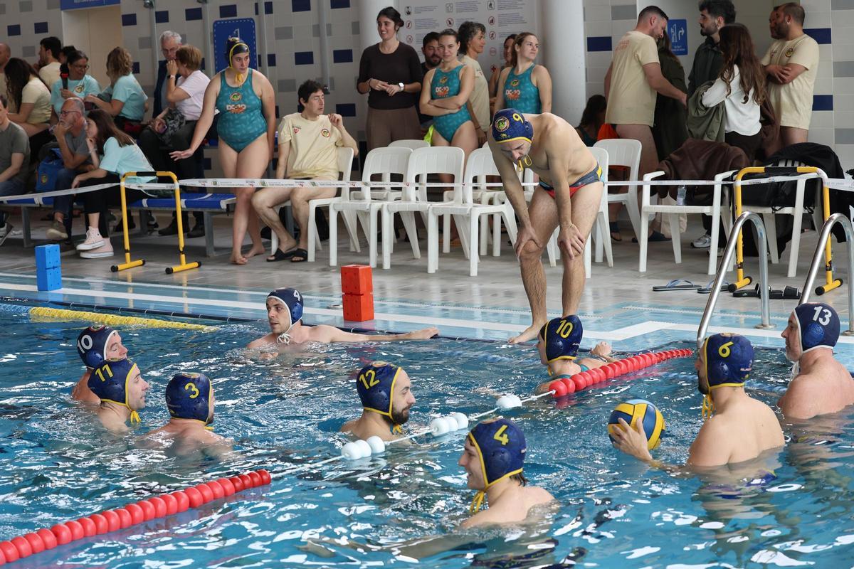 Imágenes del 20 aniversario del Club Waterpolo en la piscina de Sant Josep Imágenes del 20 aniversario del Club Waterpolo en la piscina de Sant Josep
