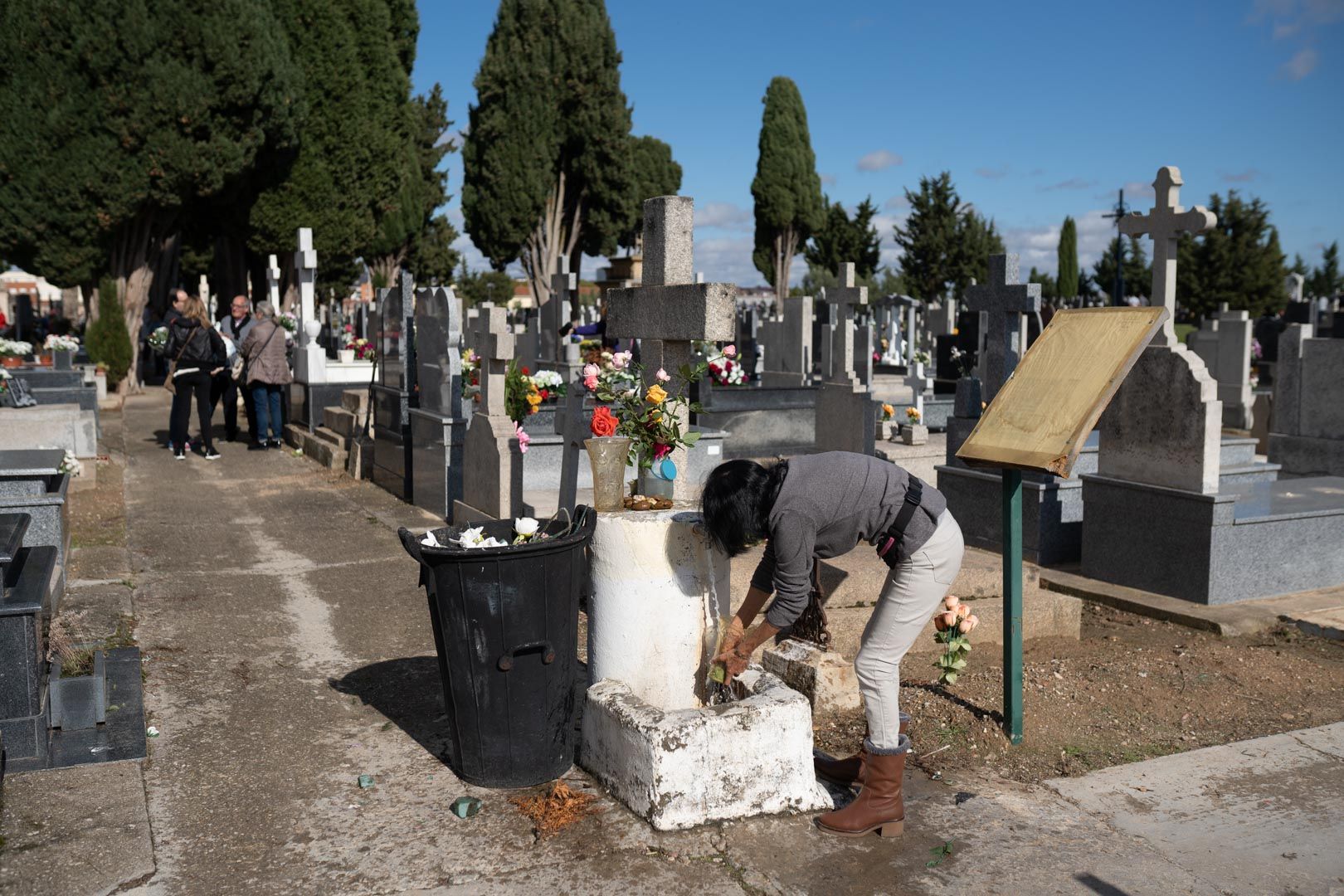 GALERÍA | La imágenes del Día de Todos los Santos en el cementerio de Zamora