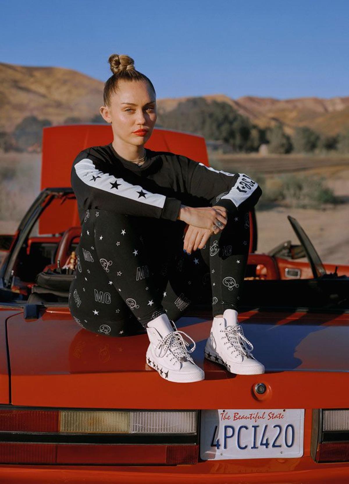 Look de estrellas de la colección Converse x Miley Cyrus