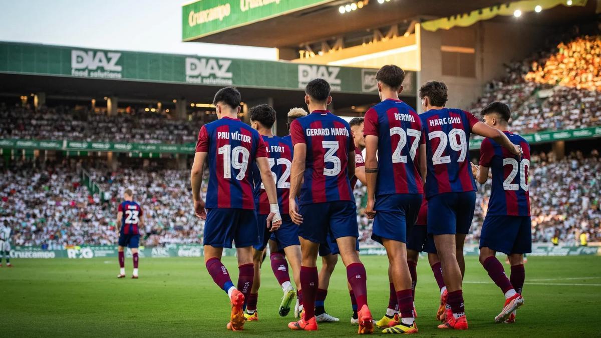 Los jugadores del Barça Atlètic celebran el gol de Héctor Fort en Córdoba.