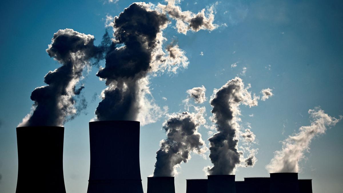 The coal-fired Boxberg Power Station, operated by Lausitz Energie Bergbau AG (LEAG) company, is pictured in Boxberg, March 22, 2022. REUTERS/Matthias Rietschel/File Photo  NARCH/NA