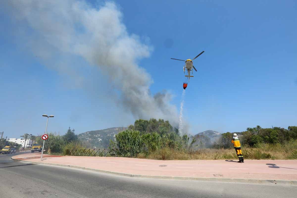 Incendio en una parcela de Ibiza