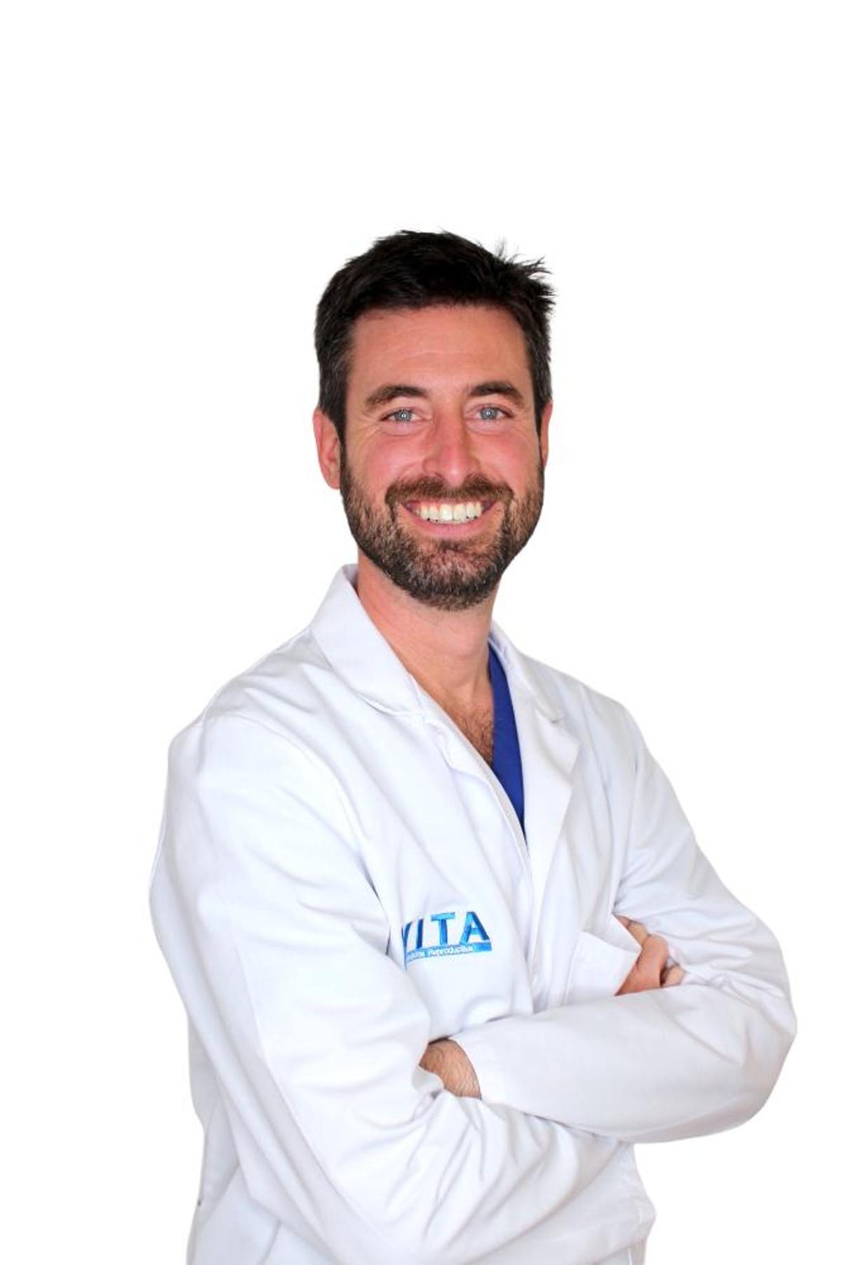 Enrique Olaya es embriólogo y director del laboratorio de VITA.