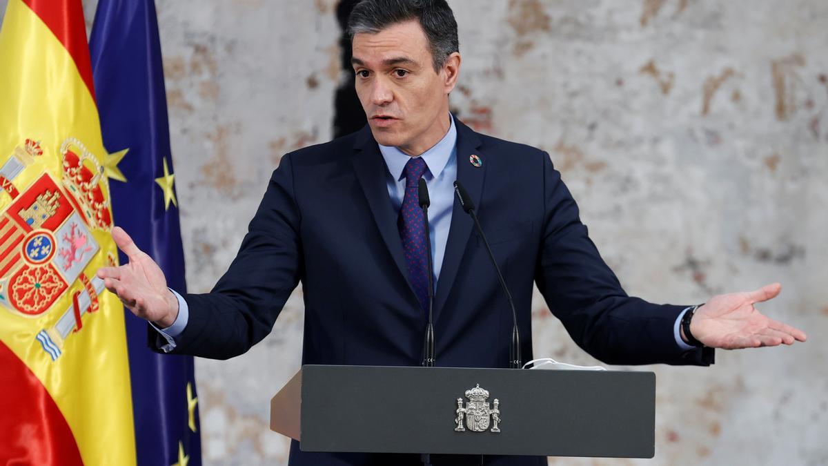 El presidente del Gobierno, Pedro Sánchez, durante el acto en la Moncloa con motivo de la modificación del artículo 49 de la Constitución, este 13 de mayo de 2021.