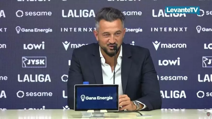 Héctor Rodas valora el mercado de fichajes del Levante UD y la salida de Carlos Álvarez