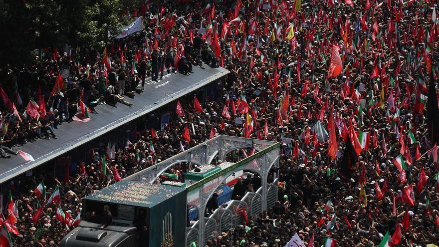 Millones despiden a Alí Jameneí en Teherán en un gesto de poder de la República Islámica