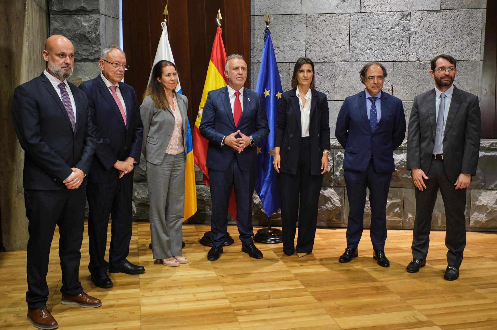 Reunión de responsables de Philip Morris con Ángel Víctor Torres