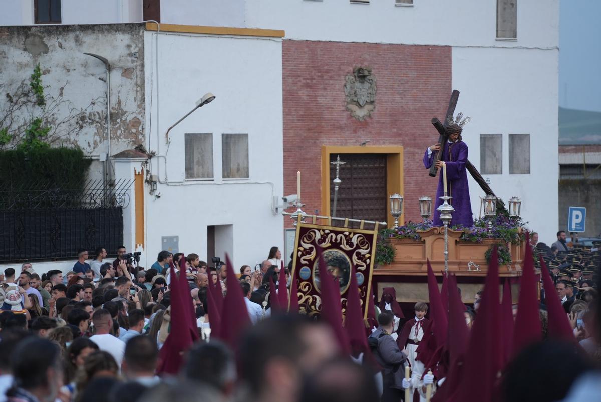 La salida procesional del Cristo de la Sangre del Higueron, en imágenes