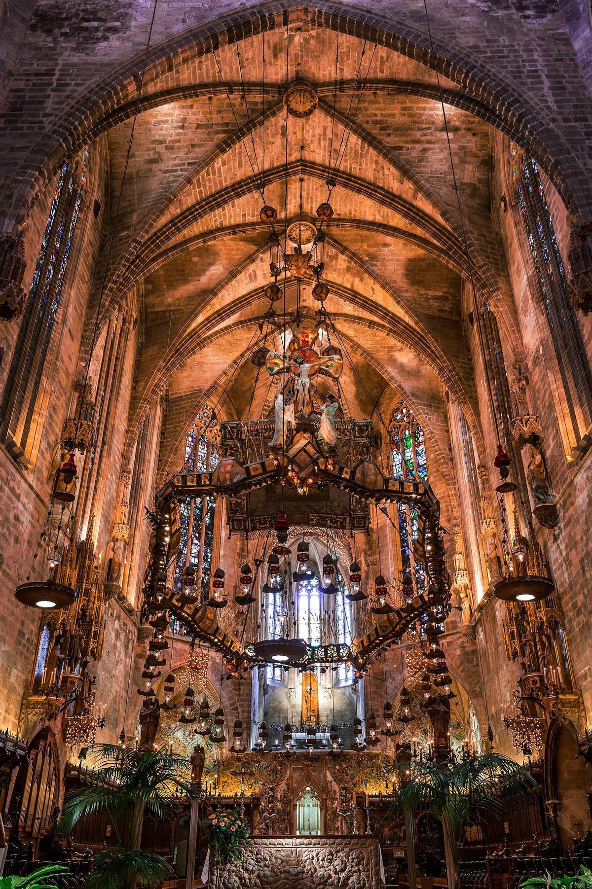 El Baldaquino de Gaudí en la Catedral