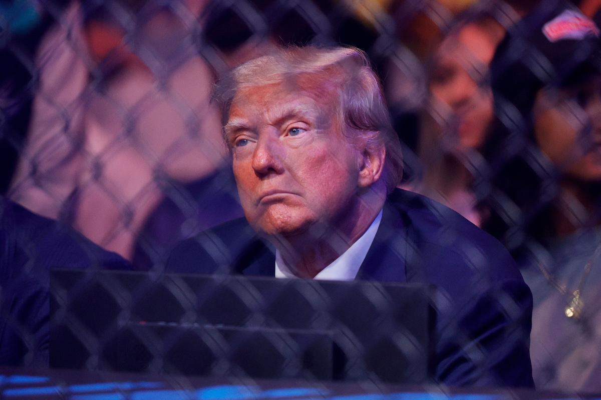 Trump asiste a un campeonato de lucha en Miami