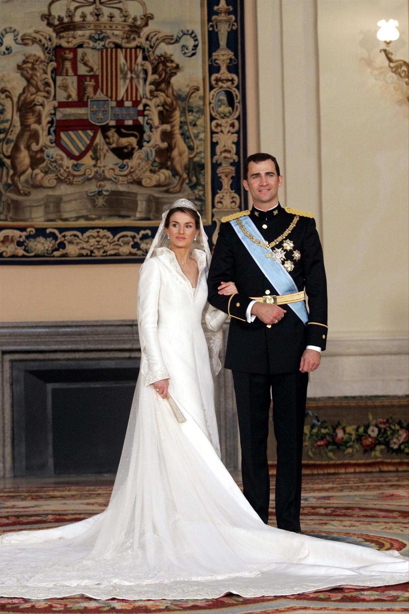 El vestido de novia de Pertegaz de la reina Letizia en el día de su boda con Felipe VI