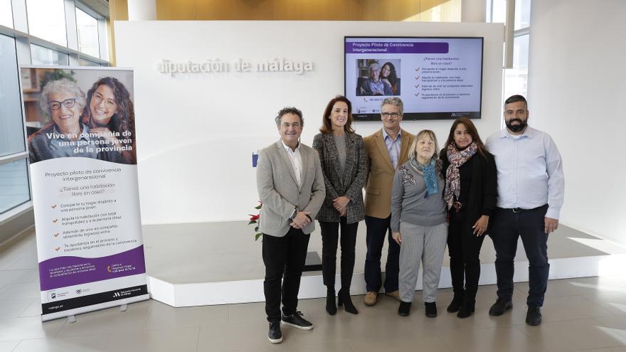 Presentación del proyecto piloto con el que se pretende facilitar que los jóvenes de los pueblos y las personas mayores de 55 años puedan compartir vivienda en Málaga capital