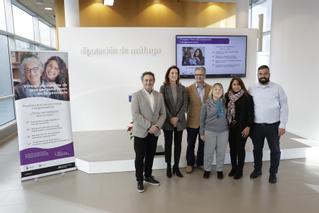 La Diputación impulsa un proyecto pionero para que jóvenes de pueblos compartan piso con mayores en Málaga capital
