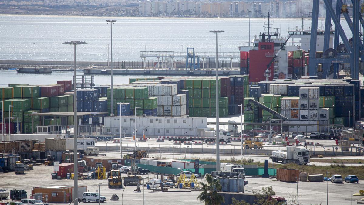 Terminal de contenedores del puerto de Alicante