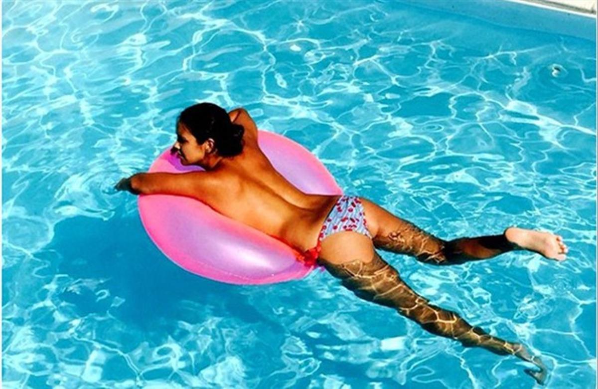 Cristina Pedroche llueix cul a la piscina. Cristina Pedroche llueix cul a la piscina.