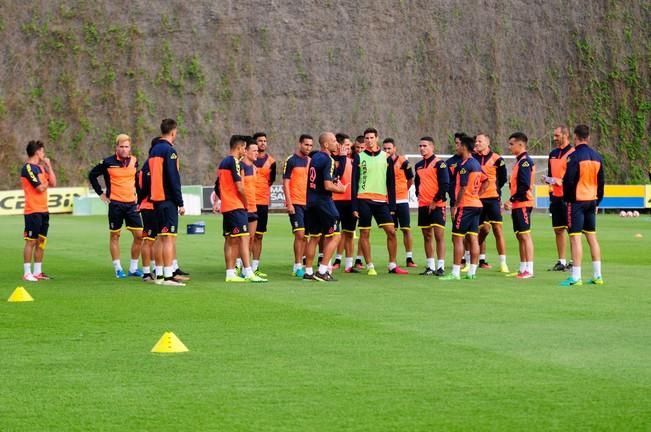 Entrenamiento de la UD Las Palmas en Barranco ...