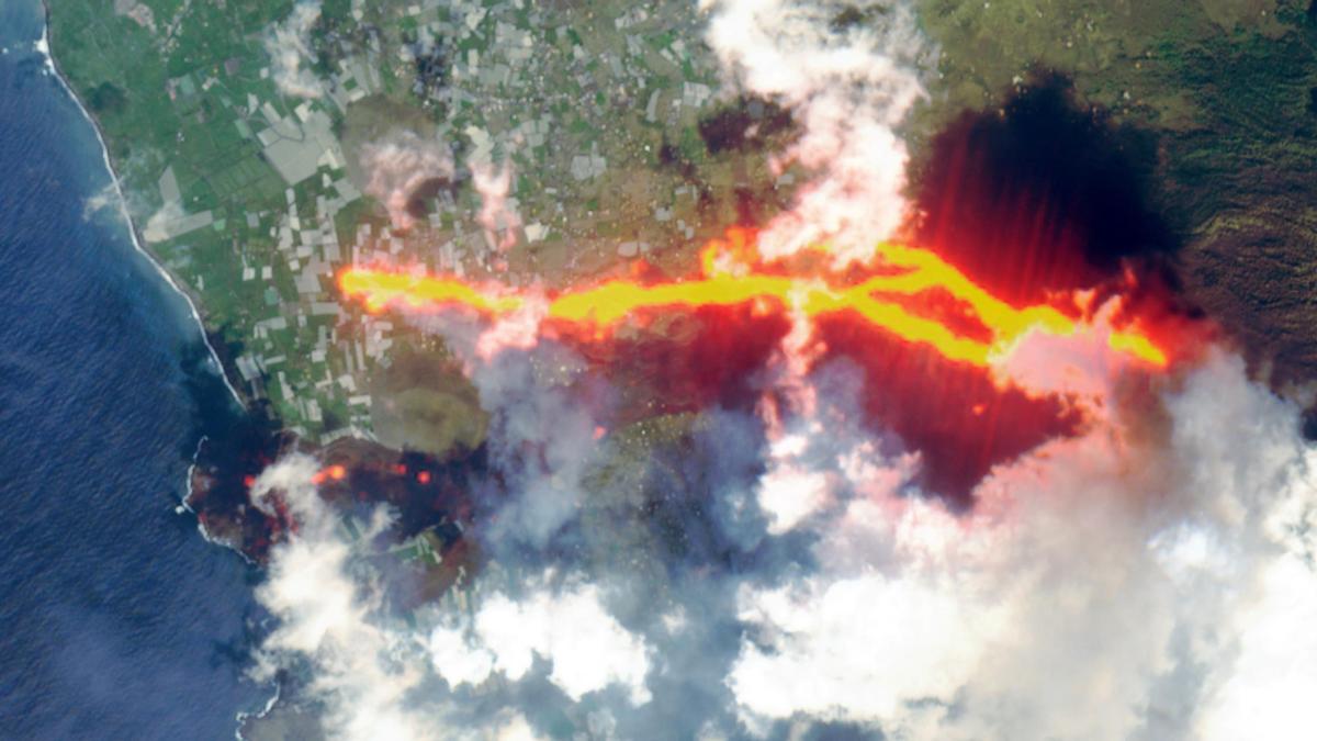 Una imagen satélite de la colada de lava en La Palma.