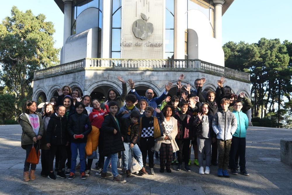 El visitante cuatro millones estaba entre el grupo de escolares de un colegio de la ciudad que ha visitado esta mañana el planetario coruñés.