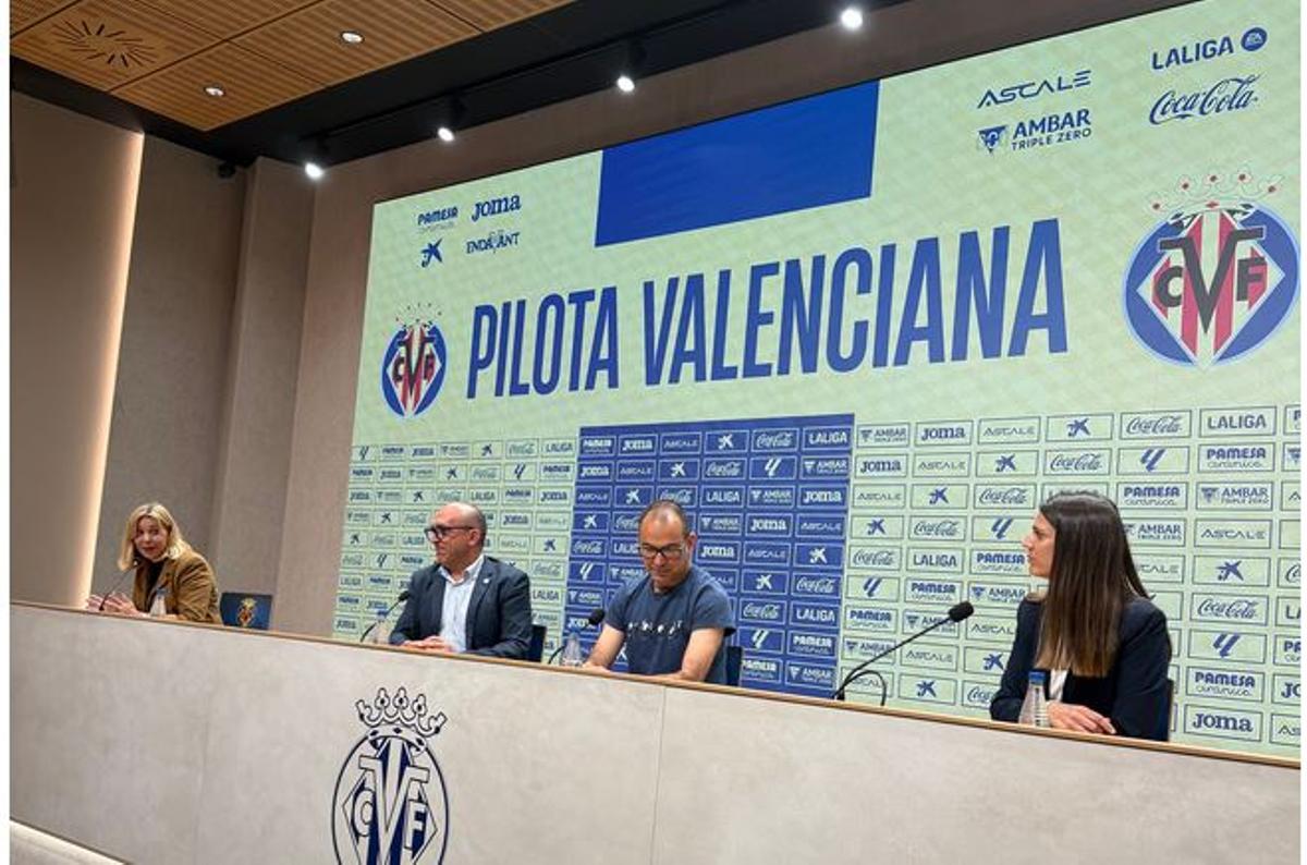 Vicent Molines, Xus Madrigal i Paloma Masó, durant l'acte de presentació.