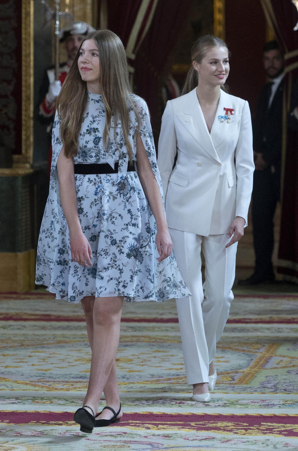 Sofía y Leonor, en el Palacio Real, donde se ha celebrado el almuerzo con ocasión del Juramento de la Constitución de la Princesa Leonor.