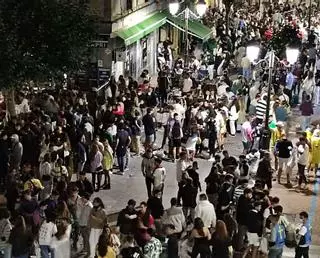 Caos en la noche llanisca y riosellana, con decenas de multas y botellones disueltos