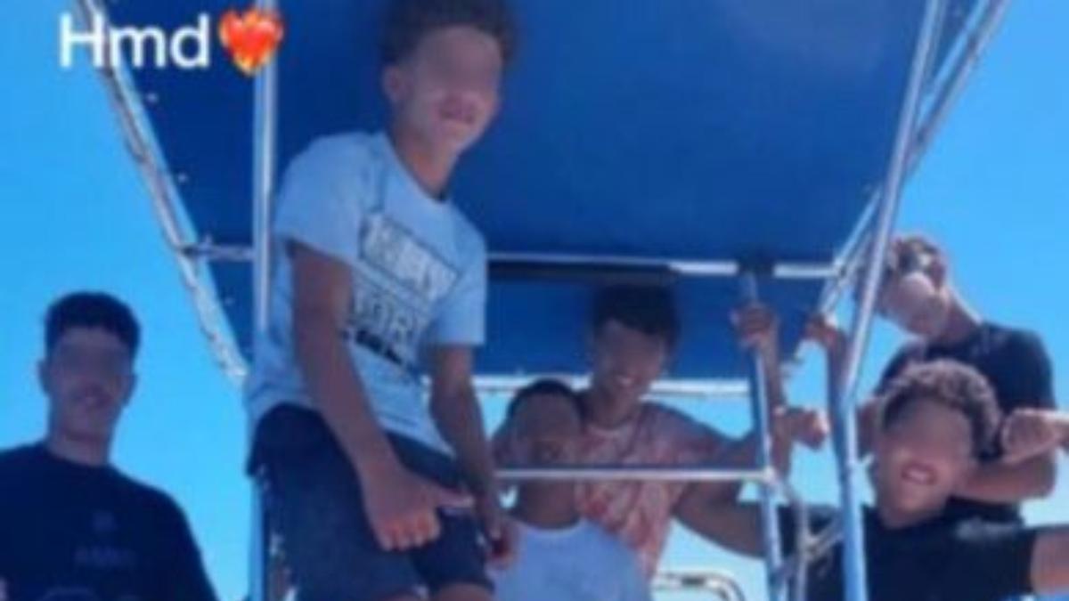 Siete migrantes menores llegan solos a Ibiza a bordo de una barca robada