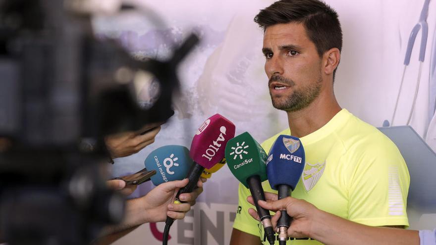 Adrián González atendió ayer a los medios en el Centro Andaluz de Medicina del Deporte.