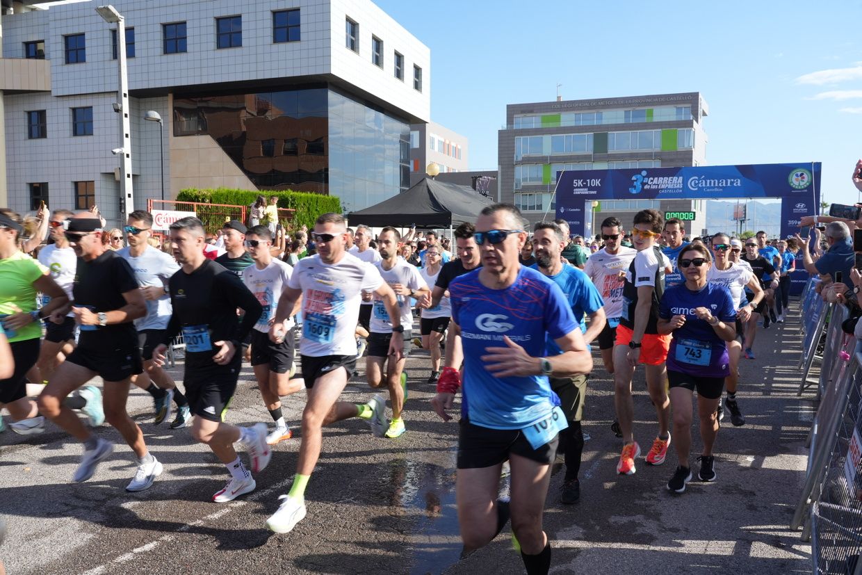 Búscate en las fotos de la Carrera de las Empresas en Castellón