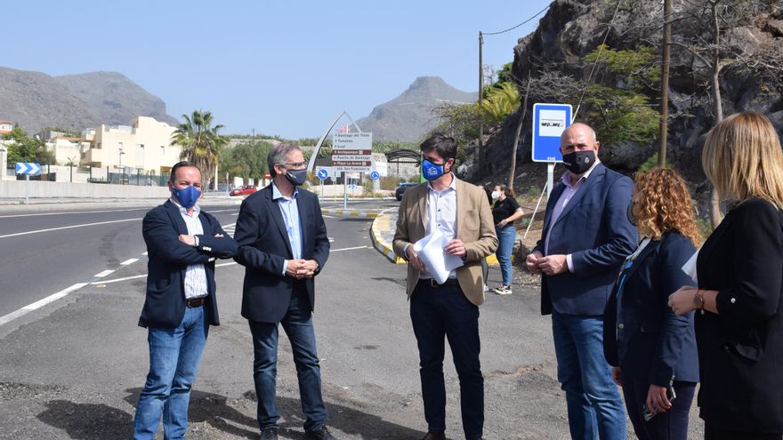 Emilio Navarro and Enrique Arriaga address various issues of interest to the municipality in terms of roads and mobility