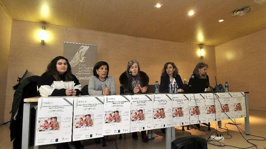 Por la izquierda, Itziar Vicente, Clara Martín, Loli Olavarrieta, Soledad González Muñiz y Rosa García Prado