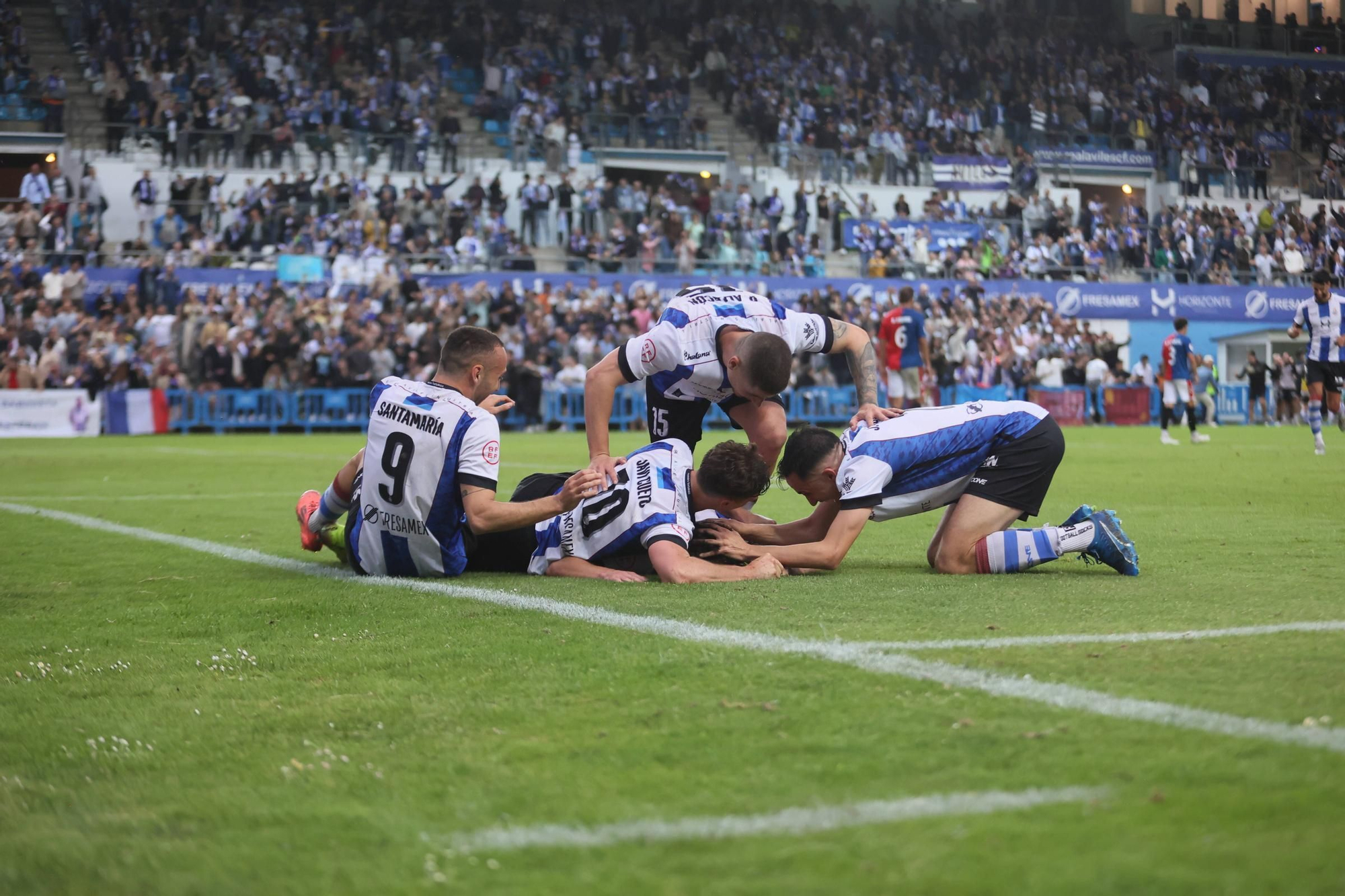 EN IMÁGENES: La final por el ascenso entre Avilés y Rayo Majadahonda vivida en el Suárez Puerta