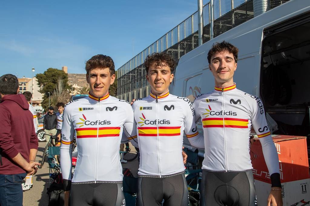 Vuelta Ciclista a Murcia: imágenes de la salida en Jumilla