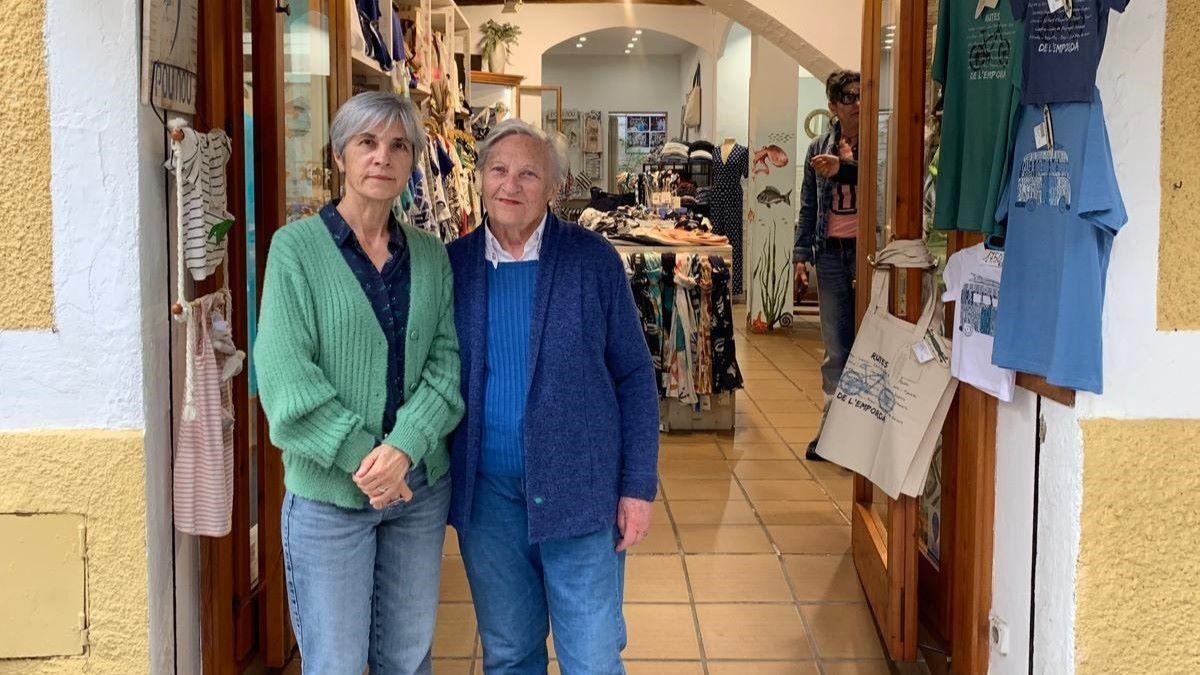 Esther Gotanegra  i Montse Sastre, mare i filla, van obrir la a botiga Esther l’any 1984 on venien articles de ceràmica artesana feta a mà.