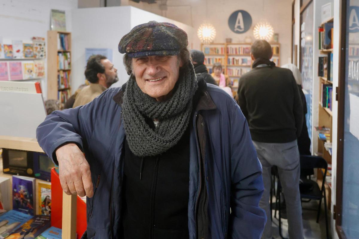 Alfons Cervera presenta en la librería Arribada Llibres de València su última novela 'Singapur'