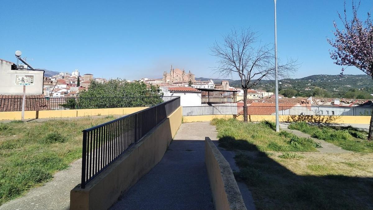 El Ayuntamiento de Plasencia sanciona con 17.052 euros a la empresa de la obra de la Granja de San Miguel por retrasos.
